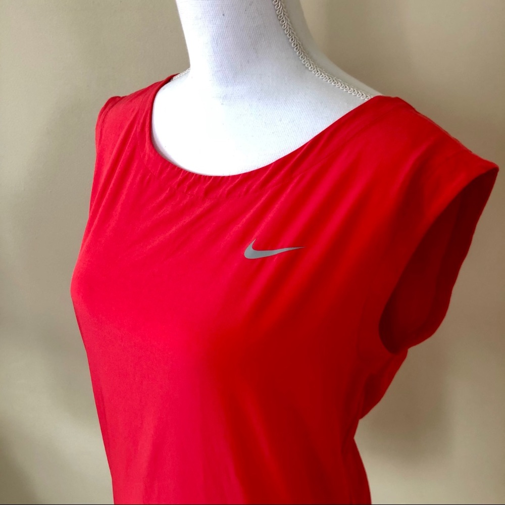 Nike Dri-Fit Shirt - Salmon - V-back detail (S)